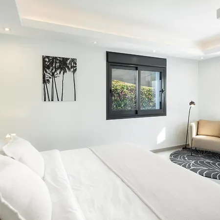 Angelique, 5 Bdr With Heated Private Pool In Puerto Banus 马尔韦利亚