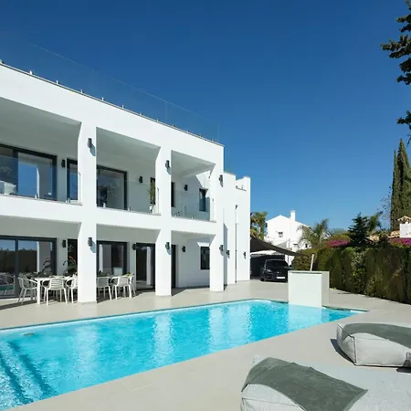 Angelique, 5 Bdr With Heated Private Pool In Puerto Banus * 马尔韦利亚