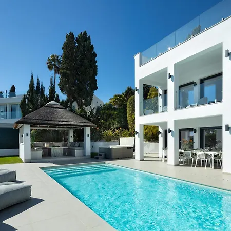 Angelique, 5 Bdr With Heated Private Pool In Puerto Banus Вилла Марбелья