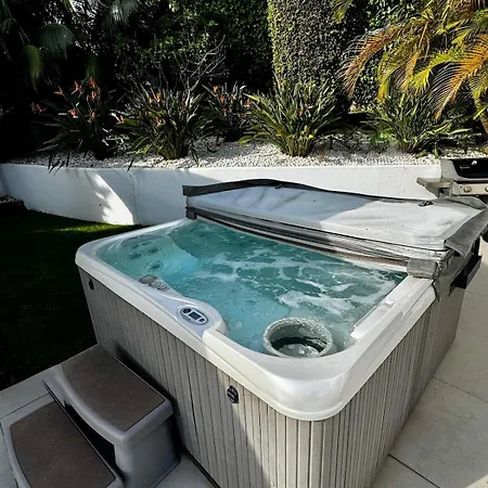 Angelique, 5 Bdr With Heated Private Pool In Puerto Banus 빌라 마르베야