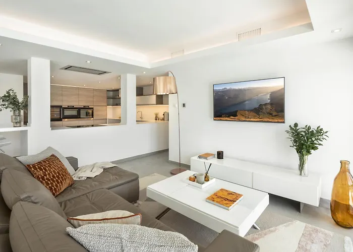 빌라 Angelique, 5 Bdr With Heated Private Pool In Puerto Banus *