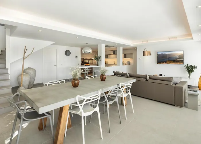 Angelique, 5 Bdr With Heated Private Pool In Puerto Banus *