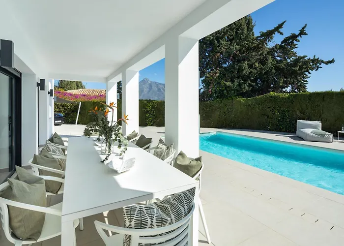 빌라 Angelique, 5 Bdr With Heated Private Pool In Puerto Banus