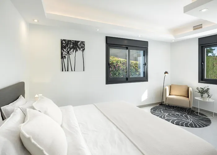 Angelique, 5 Bdr With Heated Private Pool In Puerto Banus 마르베야
