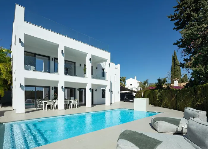 Angelique, 5 Bdr With Heated Private Pool In Puerto Banus * Marbella