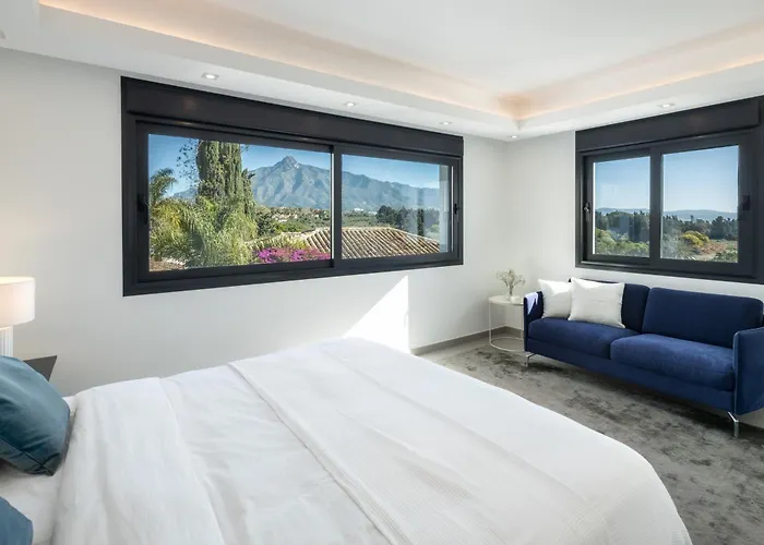 ヴィラ Angelique, 5 Bdr With Heated Private Pool In Puerto Banus マルベーリャ