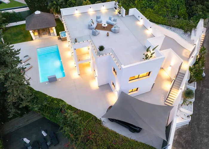 ヴィラ Angelique, 5 Bdr With Heated Private Pool In Puerto Banus マルベーリャ